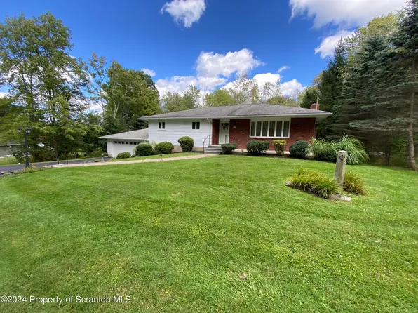 103 Hazard Pond Rd, Roaring Brook Twp, PA 18444
