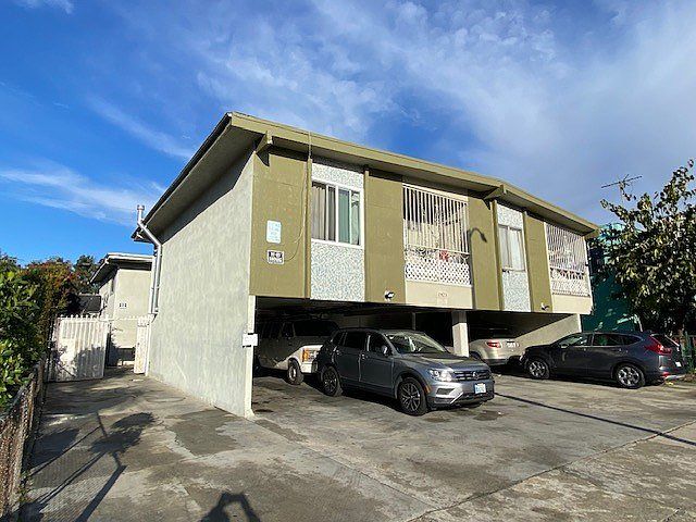 1st image of 2823 S Cloverdale Ave APT 4