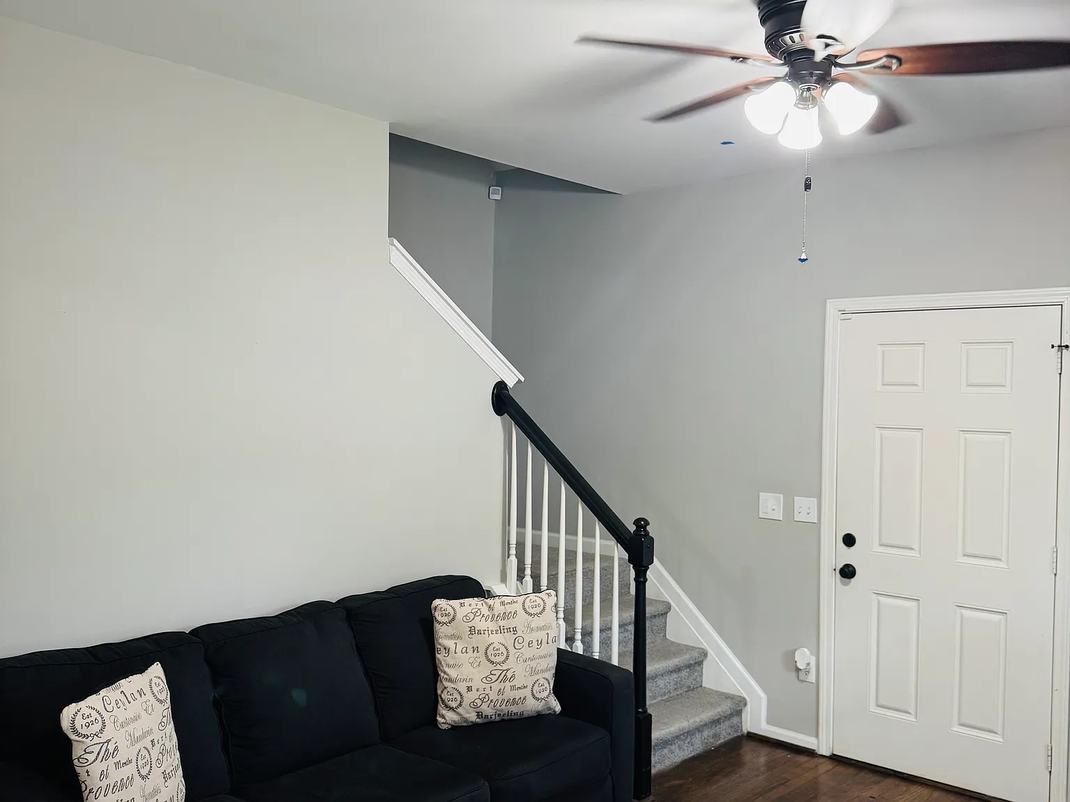 2162 Larchwood Rd SW — Photo 3