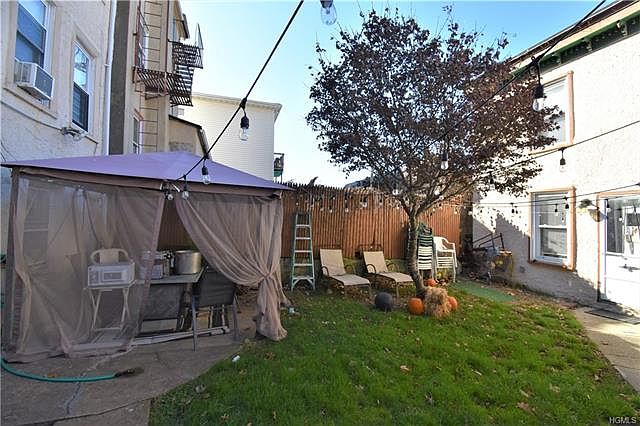 2nd image of 528 Locust St