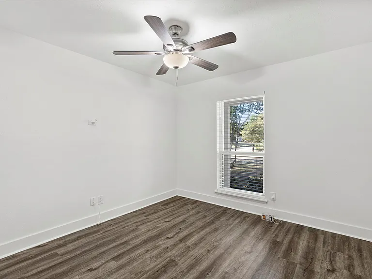 2814 Lindbergh Dr — Photo 21