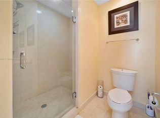 19900 Country Club Dr #TS-18, Miami, FL 33180