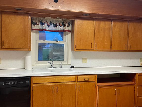 4th image of 8118 E Hanna Ave