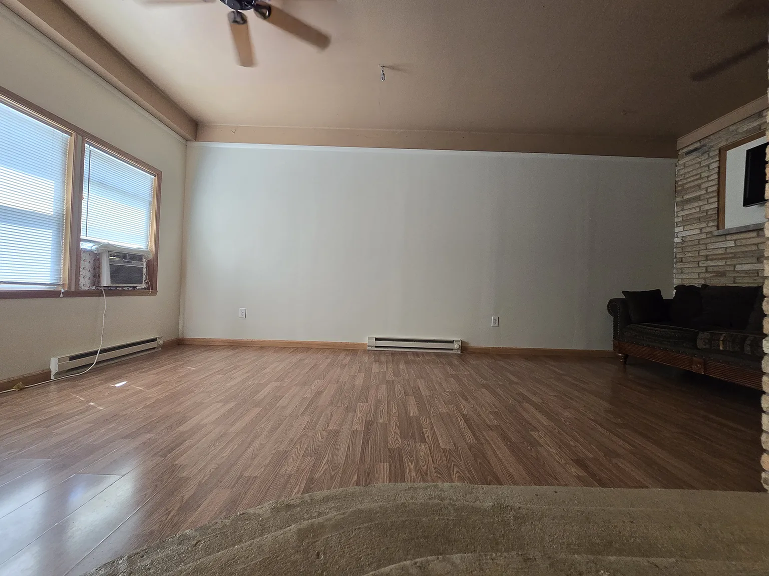 3 bed, 1050 sqft, $1,365 — Photo 4