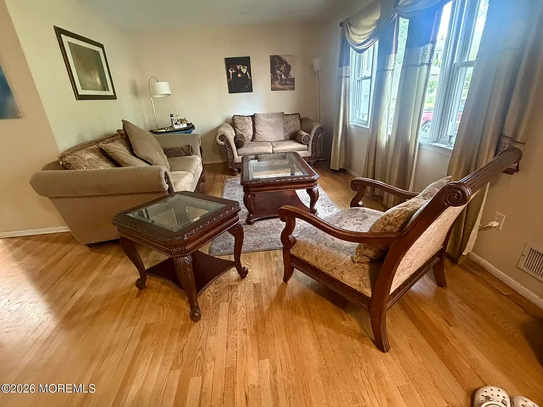 652 Holly Ln — Photo 9