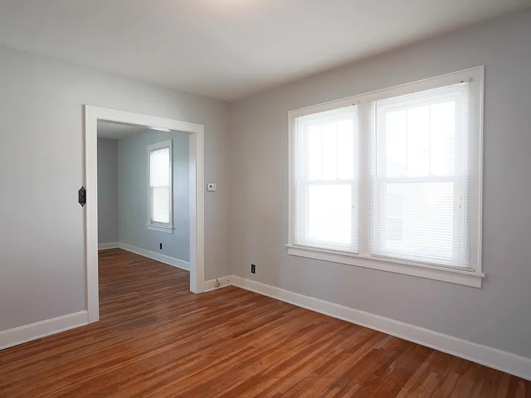 815 E Chestnut St — Photo 9