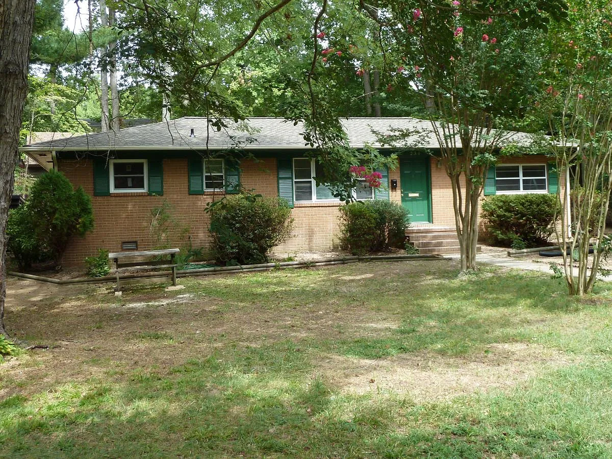 3 bed, 1350 sqft, $2,050 — Photo 2