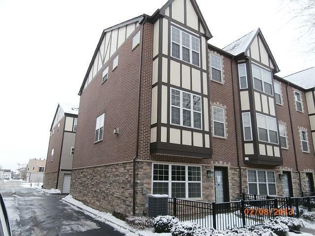 1st image of 104 S Myrtle Ave #104