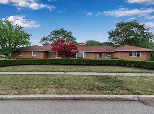 185 Maple Rd, Williamsville, NY 14221