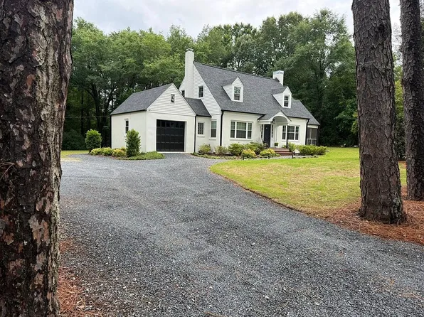 904 N Poplar St, Aberdeen, NC 28315