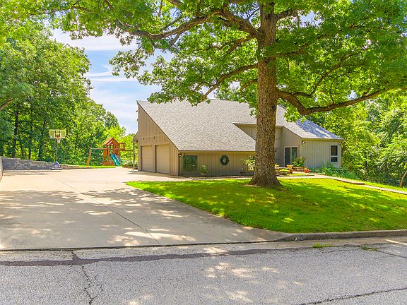 2nd image of 417 Brookwood Ct