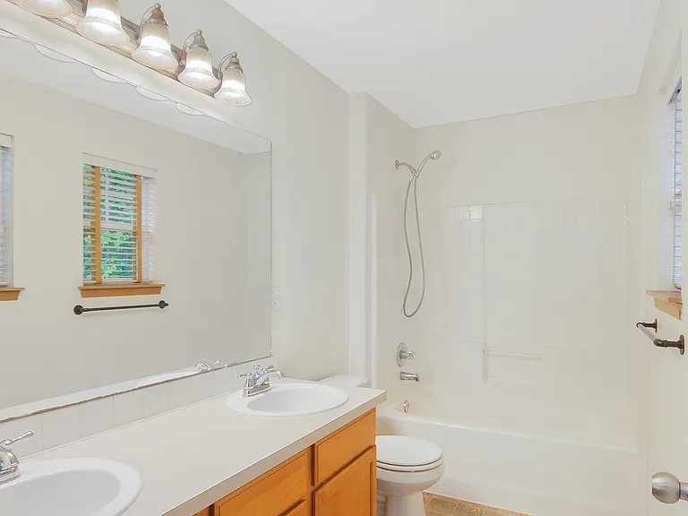 Full guest bath