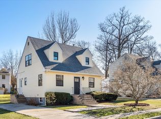 10 Cherry Brook Pl N, Great Neck, NY 11020
