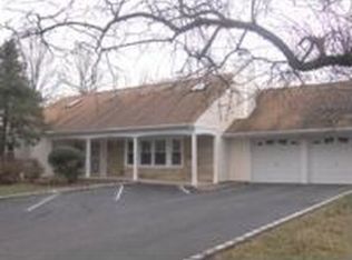 8 Bowen Pl, Stony Brook, NY