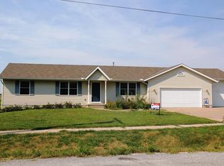 402 E Lauretta St, Blue Grass, IA