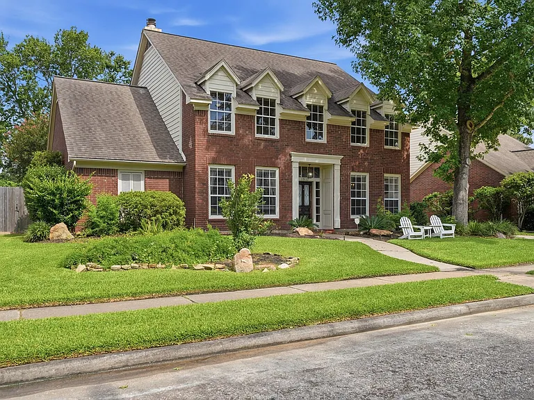 15122 Greenleaf Ln — Photo 1