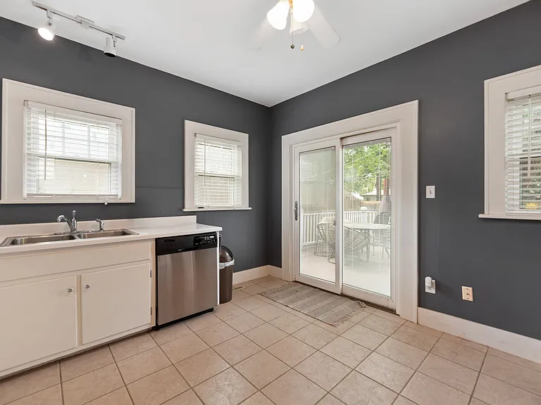 1221 N Perry Ave — Photo 19