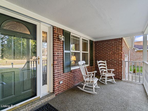 4th image of 335 Shady Brook Ln