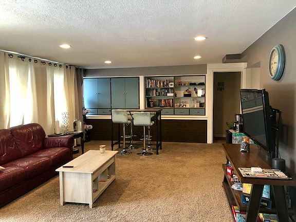3rd image of 1562 W Hoye Pl