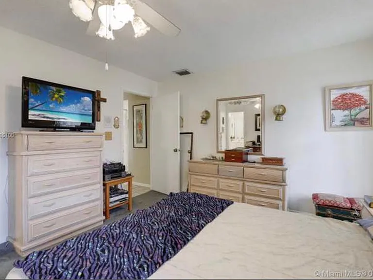 12559 SW 144th Ter — Photo 12