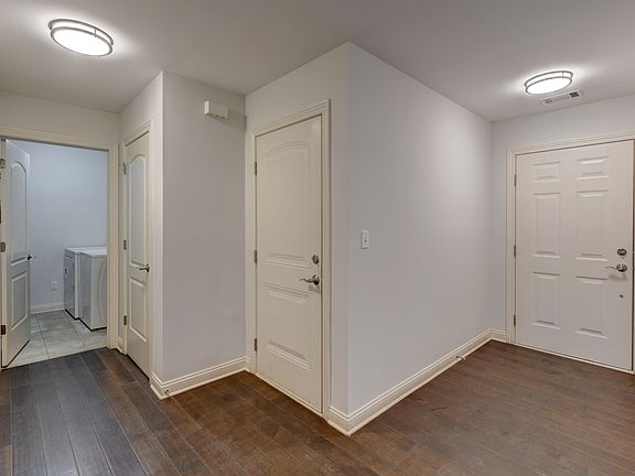 3rd image of 802 Veterans Ln