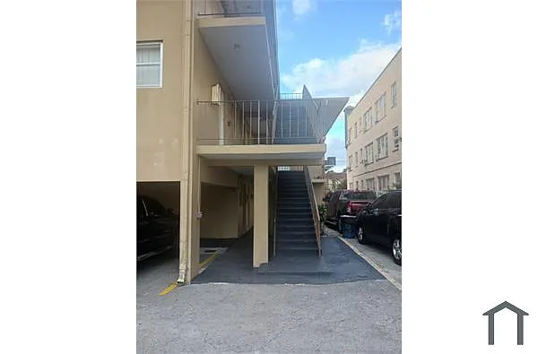 Building Photo - 954 SW 4th St #12