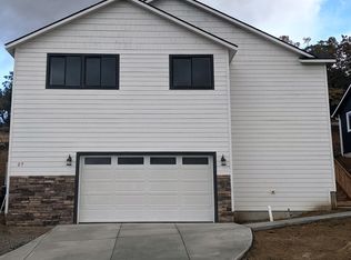 27 Cerulean Ter, Eagle Pt, OR 97524