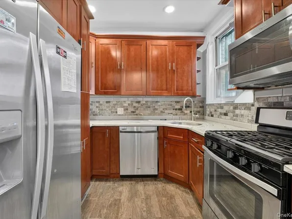 1384 E 16th Street Room view 2