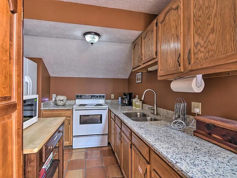 500 Lynn Cove Rd — Photo 10