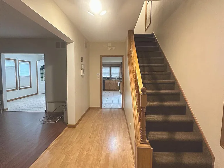 700 Schiller Ave — Photo 2