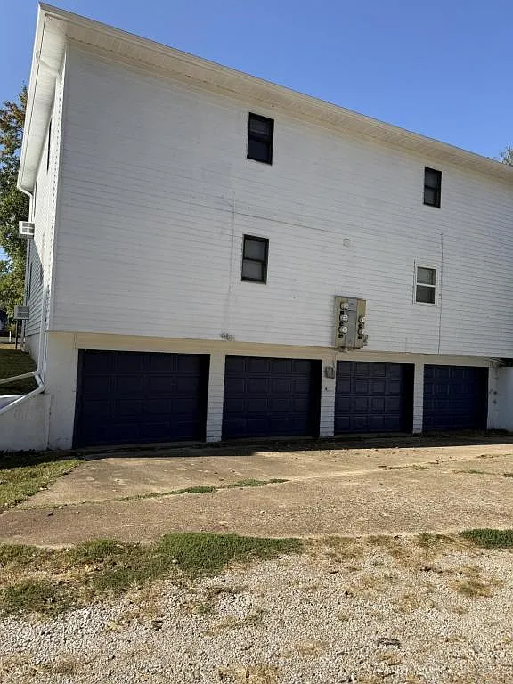 Building Photo - 400 W Jackson St #11