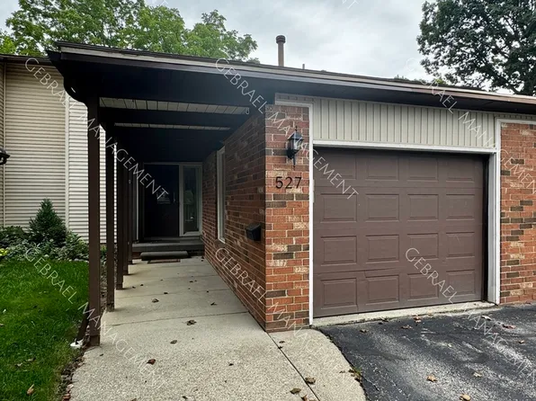 527 Oakbrook Cir, Flushing, MI 48433