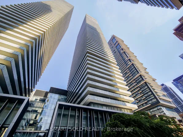 50 Charles St E #2909, Toronto, ON M4Y 0C3