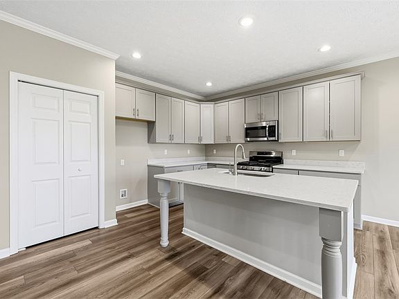 4th image of 430 Dana Dr