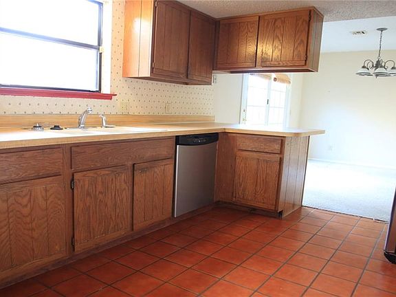 3rd image of 3005 W Richwood Cir