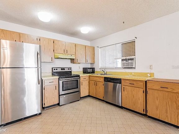 3rd image of 8238R San Jacinto Ave