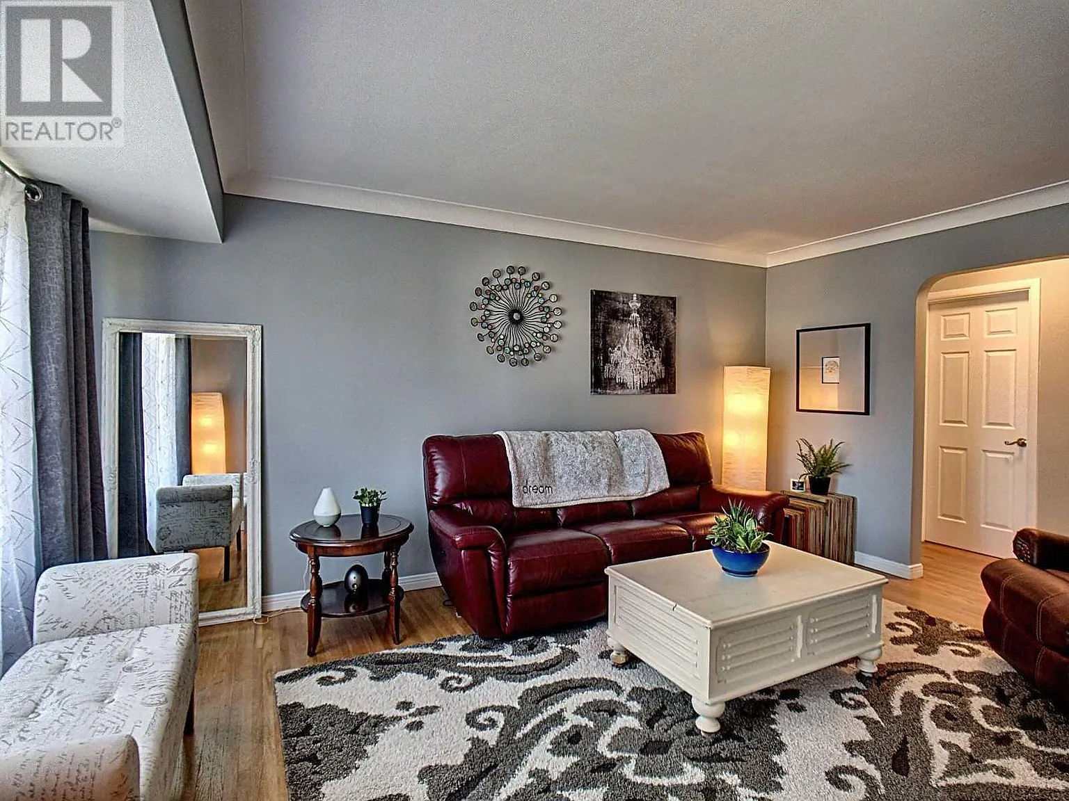 3 bed, $2,200 — Photo 2
