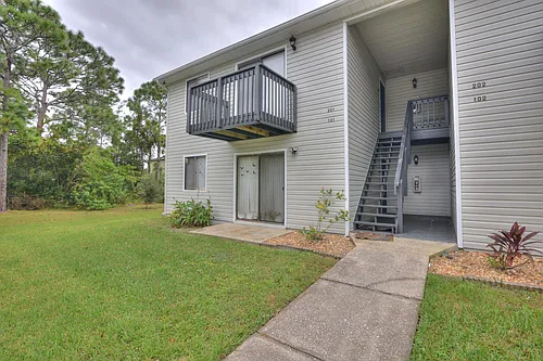 451 Mercury Ave SE #201 Photo 1