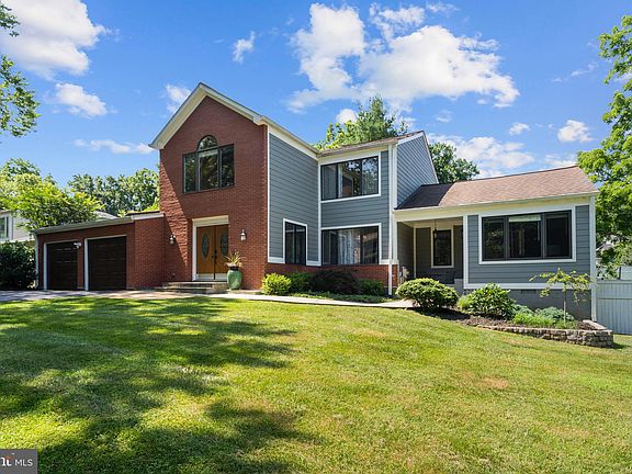 3rd image of 9524 Woodington Dr