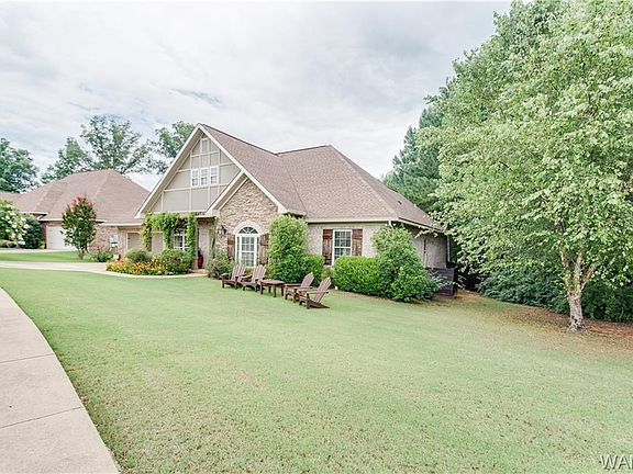 4th image of 4574 Royale Dr