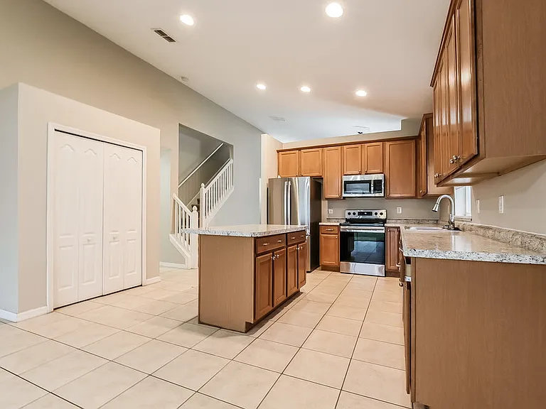 2101 Woodsedge Dr — Photo 7