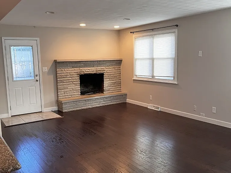 2404 Wendy Way Dr — Photo 5