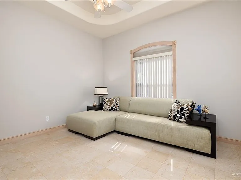 513 E Bluebird Ave — Photo 5