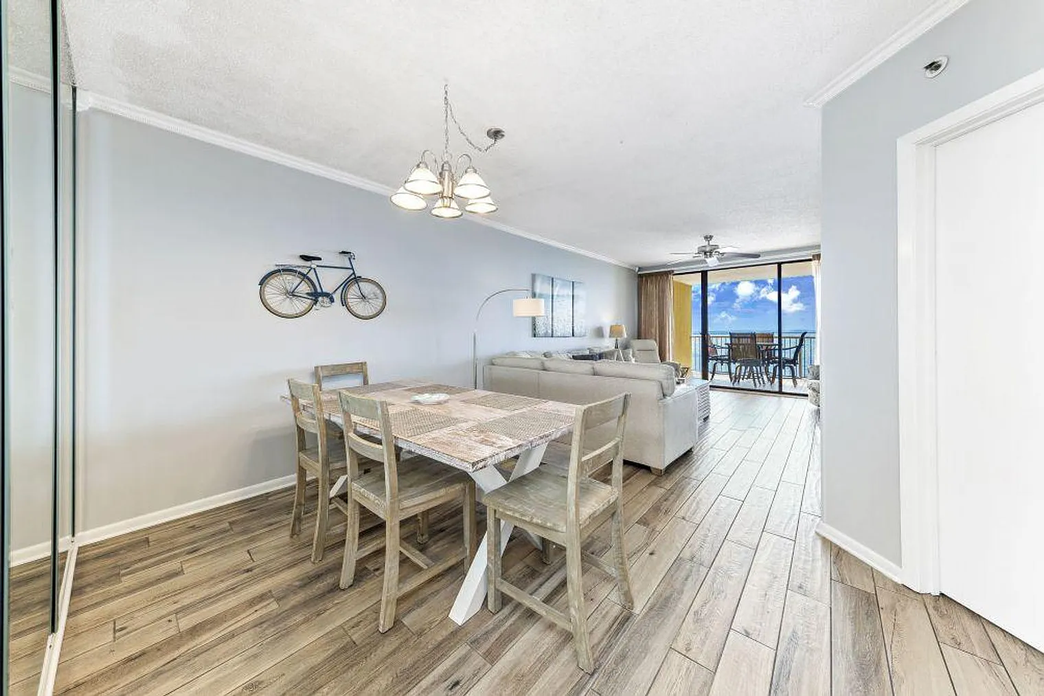 3 bed, 2.0 bath, 1345 sqft, $4,701 — Photo 2