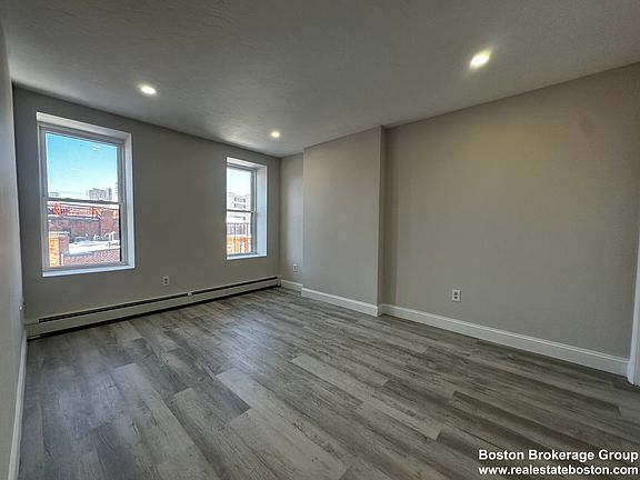5th image of 92 Hammond St APT 4