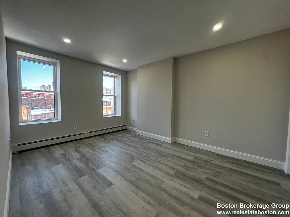 92 Hammond St #4