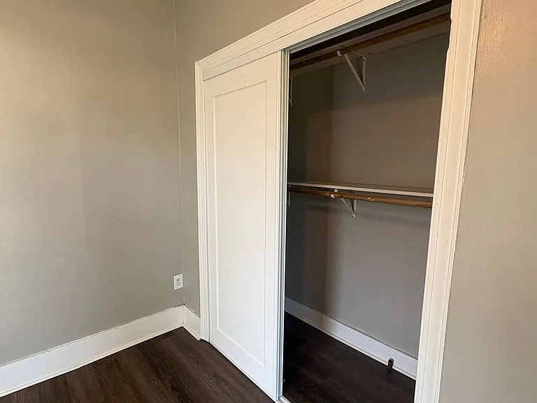 1105 S Greenwood Ave — Photo 12
