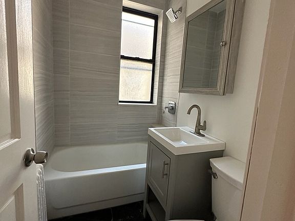4th image of 201 E 35th St APT 9J