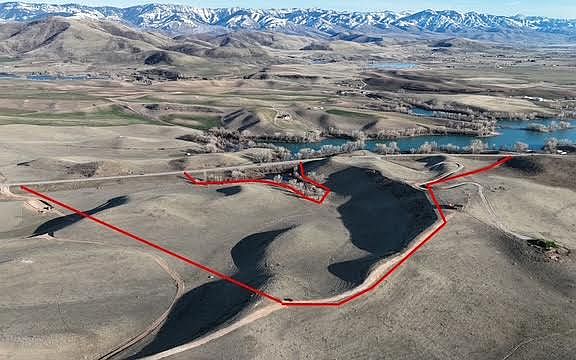 3rd image of 1673 N Highway 34 W