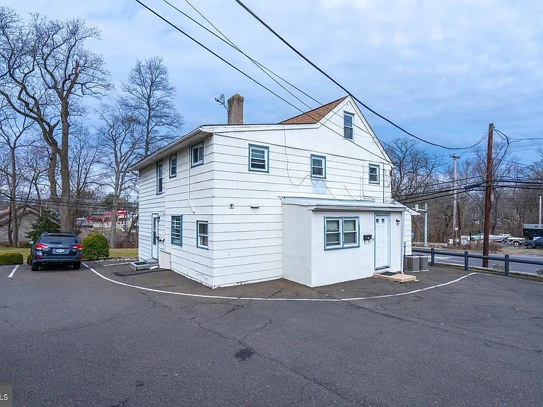 371 Easton Rd — Photo 2
